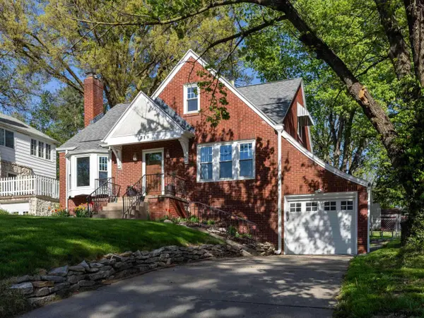 1719 N 54 ST, Omaha, NE 68104