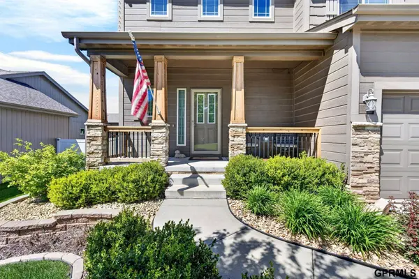18818 Briar ST, Omaha, NE 68136