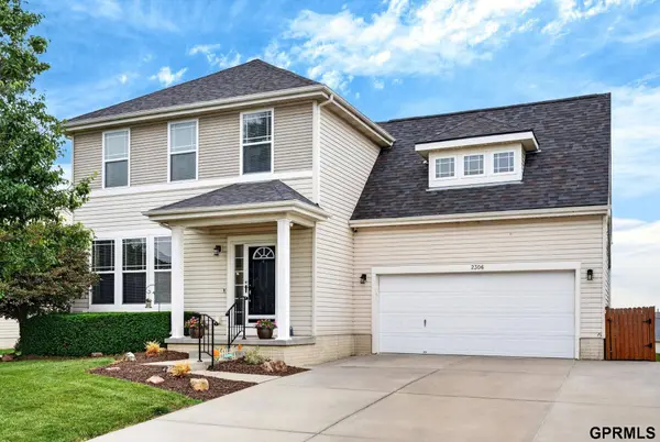 2306 Ridgeview DR, Papillion, NE 68046