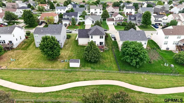 2306 Ridgeview DR, Papillion, NE 68046