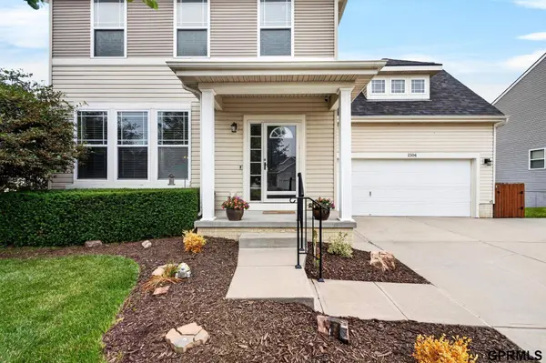 2306 Ridgeview DR, Papillion, NE 68046