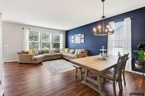 2306 Ridgeview DR, Papillion, NE 68046