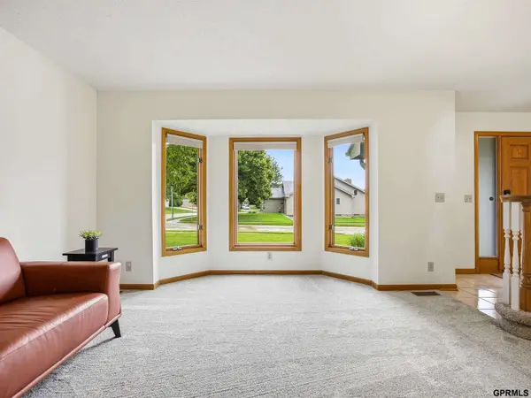 406 S 159 AVE, Omaha, NE 68118