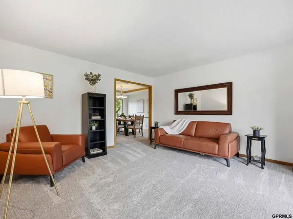 406 S 159 AVE, Omaha, NE 68118