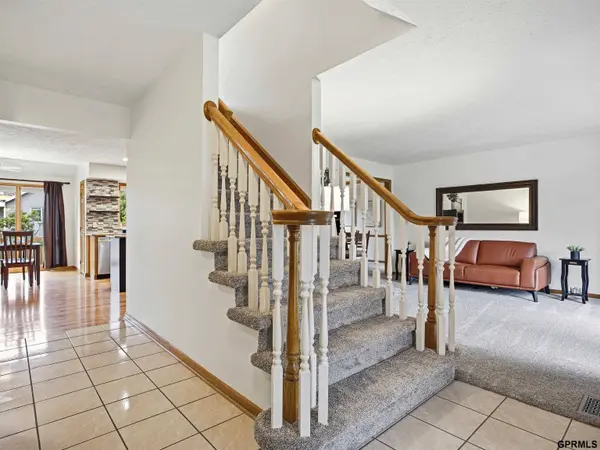 406 S 159 AVE, Omaha, NE 68118