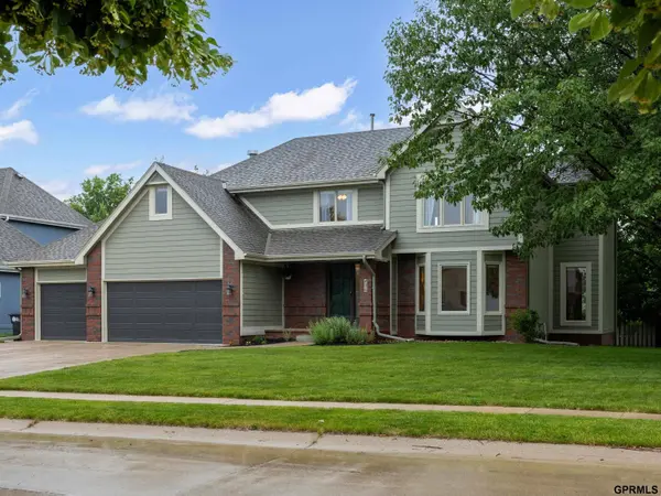 406 S 159 AVE, Omaha, NE 68118