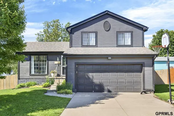 208 Hilton Head DR, Omaha, NE 68133