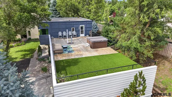 13484 Ogden Plaza Circle, Omaha, NE 68164