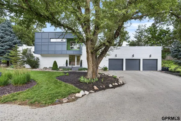13484 Ogden Plaza Circle, Omaha, NE 68164