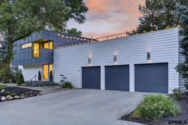 13484 Ogden Plaza Circle, Omaha, NE 68164