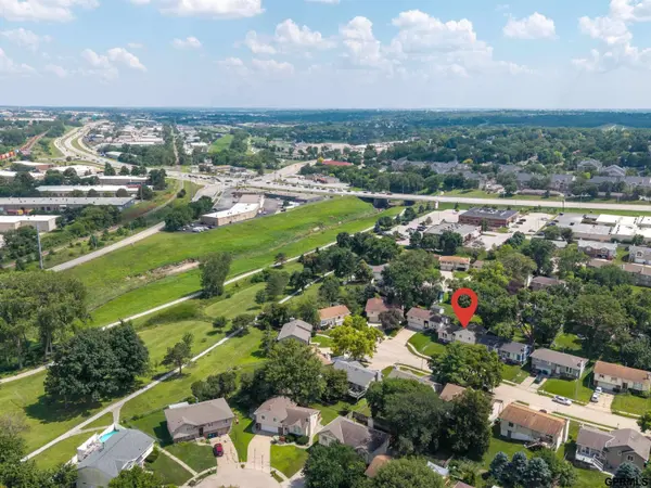 15919 Martha CIR, Omaha, NE 68130
