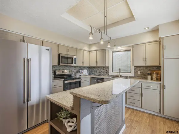 15919 Martha CIR, Omaha, NE 68130