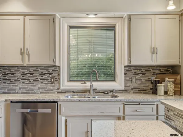 15919 Martha CIR, Omaha, NE 68130