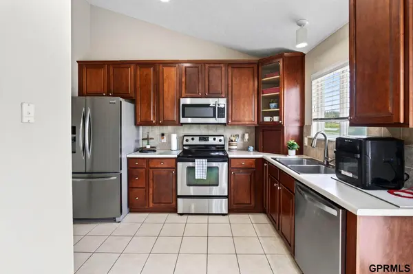 8226 N 154th AVE, Bennington, NE 68007