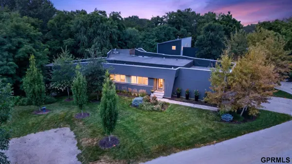 13481 Ogden Plaza Circle, Omaha, NE 68164