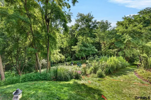 13481 Ogden Plaza Circle, Omaha, NE 68164