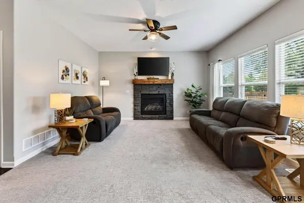 17320 Bedford AVE, Omaha, NE 68116