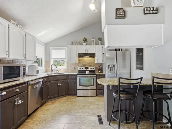 5017 N 129 ST, Omaha, NE 68164