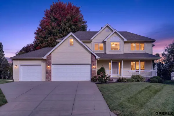 21302 Ridgewood Road CIR, Omaha, NE 68022