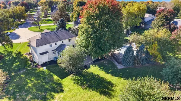 21302 Ridgewood Road CIR, Omaha, NE 68022