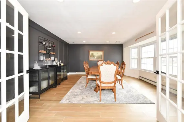 5 Mary Lu Dr, Holtsville, NY 11742-1021