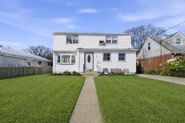 101 Spruce Ave, Bethpage, NY 11714-1327