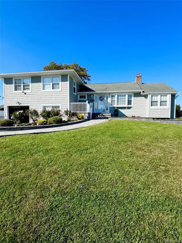 3975 Anne DR, Seaford, NY 11783