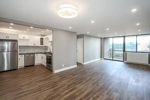 2 Bay Club DR #1Z3, Bayside, NY 11360