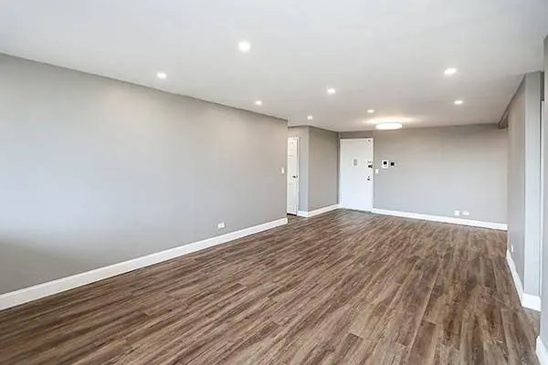 2 Bay Club DR #1Z3, Bayside, NY 11360