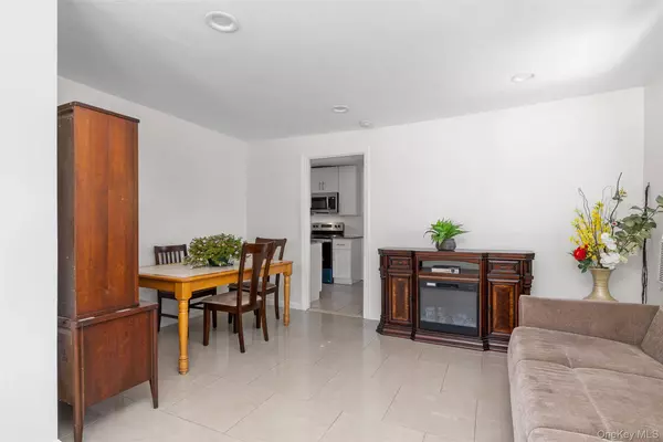 30 45th ST, Copiague, NY 11726