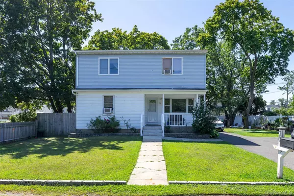 30 45th ST, Copiague, NY 11726