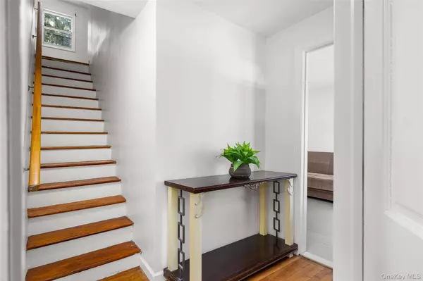 30 45th ST, Copiague, NY 11726