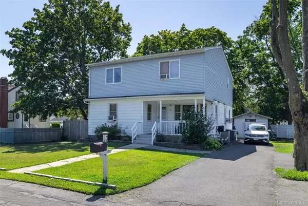 30 45th ST, Copiague, NY 11726