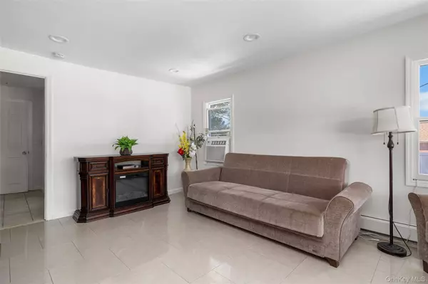 30 45th ST, Copiague, NY 11726