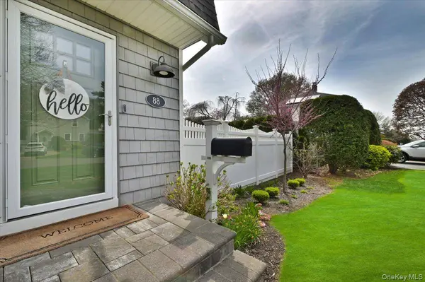 88 Webster ST, Westbury, NY 11590