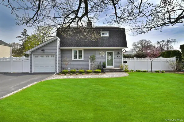 88 Webster ST, Westbury, NY 11590