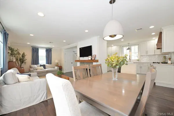 88 Webster ST, Westbury, NY 11590