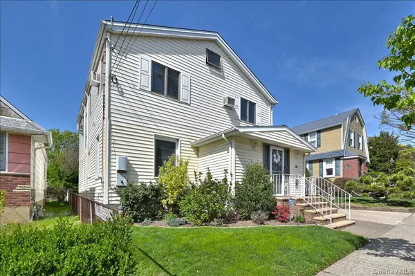 36 Barwick ST, Floral Park, NY 11001