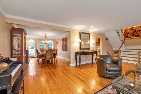 355 Divot RD, Oceanside, NY 11572