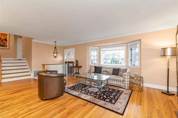 355 Divot RD, Oceanside, NY 11572