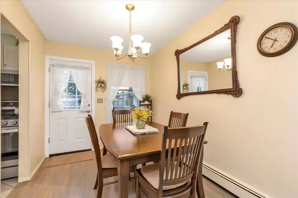 308 Hillcrest DR, Seaford, NY 11783