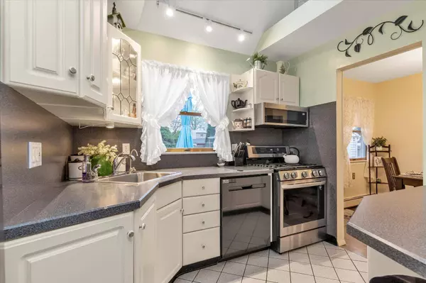 308 Hillcrest DR, Seaford, NY 11783