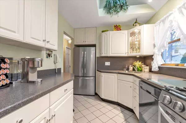 308 Hillcrest DR, Seaford, NY 11783