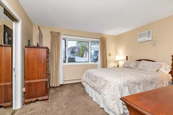 308 Hillcrest DR, Seaford, NY 11783