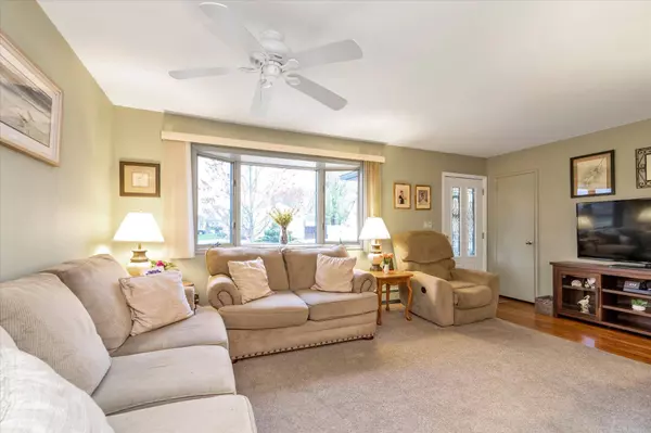 308 Hillcrest DR, Seaford, NY 11783