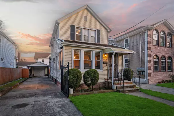 22228 Fairbury AVE, Queens Village, NY 11428