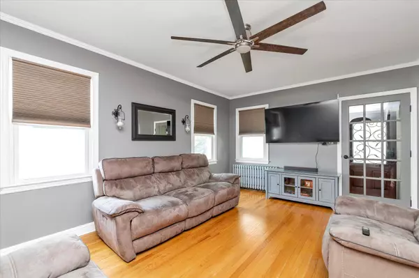 32 Jedwood PL, Valley Stream, NY 11581