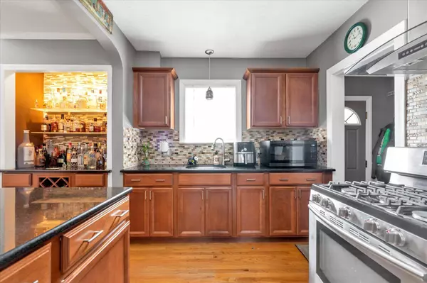 32 Jedwood PL, Valley Stream, NY 11581