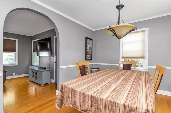 32 Jedwood PL, Valley Stream, NY 11581