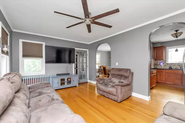 32 Jedwood PL, Valley Stream, NY 11581